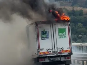 Bursa’da seyir halindeki kamyonet alevlere teslim oldu
