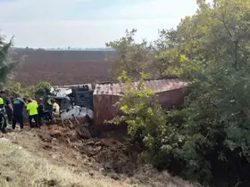 Bursa’da tır tarlaya uçtu: 1 yaralı
