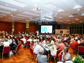 Bursalı kantinciler ve siyasetçiler yemekte toplandı
