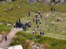 Büyükşehir, 300 fidanı toprakla buluşturdu
