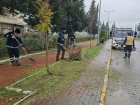 Büyükşehir ekiplerinden Nazilli yürüyüş yolunda bakım çalışması
