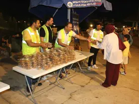 Büyükşehir Mevlit Kandil’inde 19 ilçede lokma ikram etti

