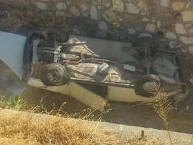 Çaldıkları otomobille dereye uçtular
