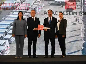 Çameli Belediyesi, Türkiye Belediyeler Birliği tarafından kamyoneti teslim aldı

