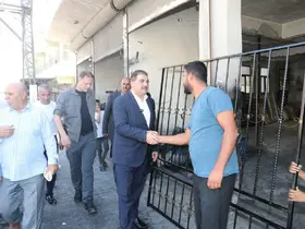 Canpolat, halkla iç içe olmayı sürdürüyor
