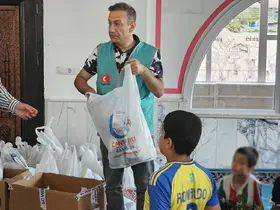 Cansuyu Derneği Cizre’deki Kur’an kursu öğrencilerinin yüzlerini güldürdü
