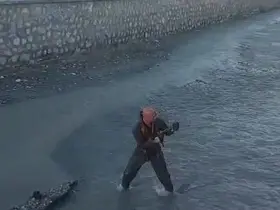 Çaya düşen yavru kediyi Turhal itfaiye ekipleri kurtardı
