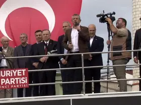 CHP Genel Başkanı Özel adliye önünde açıklamalarda bulundu