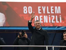 CHP Genel Başkanı Özel: "Seçim sath-ı mailindeyiz, kapı kapı gezmeye var mısınız?"

