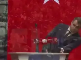 CHP İzmir’de tek aday Çağatay Güç, kürsüde bayıldı
