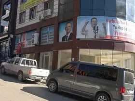 CHP’de demokrasi isyanı: İl başkanı ve yönetim kendilerini binaya kilitleyip eylem başlattı
