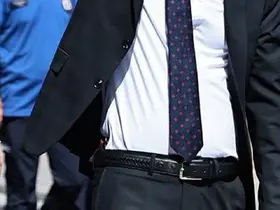 CHP’li belediye başkanı kutlamalara belinde silahla katıldı
