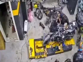 Çırağının çalışkanlığını karşılıksız bırakmadı, taksitle aldığı motosikleti hediye etti
