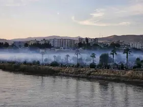 Cizre’de mangal dumanı nehir üzerinde sis görünümü oluşturdu
