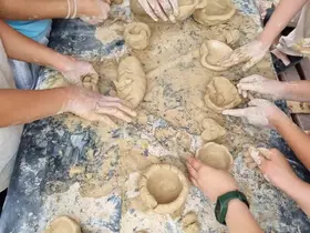 Çocuklar seramik çamuruyla hayal güçlerini sanata yansıttı
