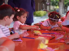 Çocuklar yaz çocuk atölyelerinde hem eğleniyor hem öğreniyor
