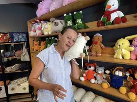 Çocuklara hediye oyuncak ile başladı, dükkan sahibi oldu
