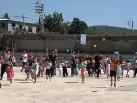Çocukların mutluluğu için kilometreleri aştılar
