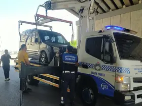 Çocuklarının tedavisine giden aileye zabıtadan yardım eli
