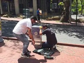 Çöp kovasını kağıt gibi ezdi, 10 bin lira ceza yedi
