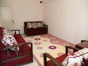 Çöp yığınlarının arasından temiz bir yuva çıktı
