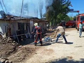 Çorum’da alevlere teslim olan mermer atölyesi kullanılamaz hale geldi
