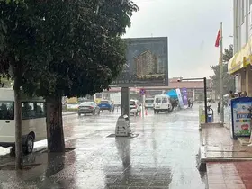 Çorum’da aniden bastıran sağanak vatandaşlara zor anlar yaşattı
