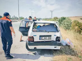 Çorum’da hafif ticari araç ile otomobil çarpıştı: 3 yaralı
