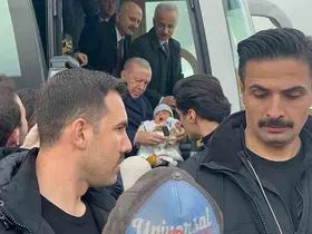 Cumhurbaşkanı Erdoğan, 4 aylık bebeği görünce konvoyu durdurdu
