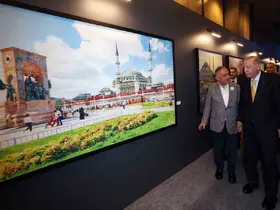 Cumhurbaşkanı Erdoğan ’Beş Ressam Bir Şehir Canım İstanbul’ sergisini gezdi
