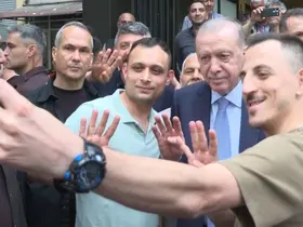 Cumhurbaşkanı Erdoğan Beyoğlu’nda vatandaşlarla buluştu
