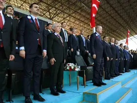 Cumhurbaşkanı Erdoğan: "Birileri 30 yıl öncesinin kodları içinde gelişmeleri ele almaya çalışırken, biz yeni sistemin kutup başlarından biri olmak için ne gerekiyorsa onu yapıyoruz"
