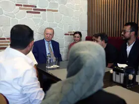 Cumhurbaşkanı Erdoğan, İstanbul’da esnafı ziyaret etti