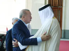 Cumhurbaşkanı Erdoğan, Katar'da resmi törenle karşılandı