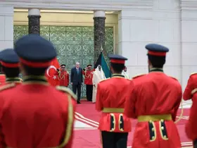 Cumhurbaşkanı Erdoğan, Kuveyt’te resmi törenle karşılandı
