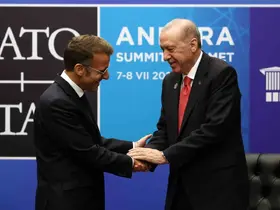 Cumhurbaşkanı Erdoğan, Macron ile Fransa’ya selam gönderdi
