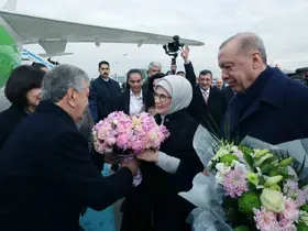 Cumhurbaşkanı Erdoğan, Özbekistan Cumhurbaşkanı Mirziyoyev’i törenle karşıladı

