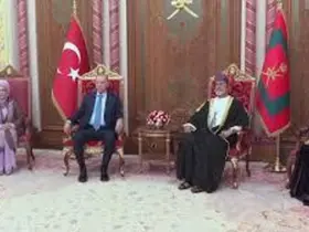 Cumhurbaşkanı Erdoğan, Umman’da resmi törenle karşılandı