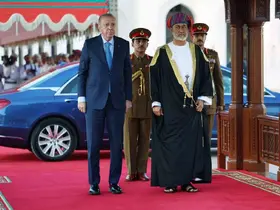 Cumhurbaşkanı Erdoğan, Umman’da resmi törenle karşılandı
