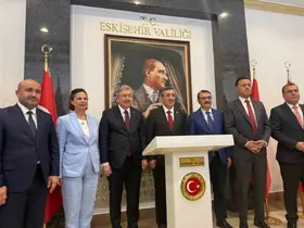 Cumhurbaşkanı Yardımcısı Yılmaz, Eskişehir Valiliğini ziyaret etti
