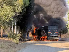 Dalaman Belediyesine ait araç alev alev yandı
