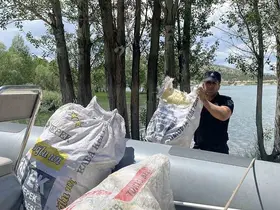 Dalgıç polislerden çevreye örnek davranış