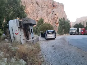 Darende’de iş makinesi devrildi
