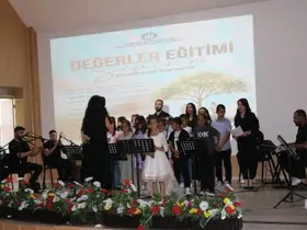 ’Değerler Eğitimi Semineri’ ve ’Geleceğin Sesleri Müzik Programı’ gerçekleştirildi
