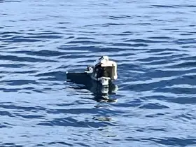 Denizde bulunan dron parçası ekiplerce alındı
