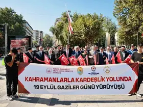 Denizli’de Gaziler "Kahramanlarla Kardeşlik Yolunda" yürüyüşü gerçekleştirdi
