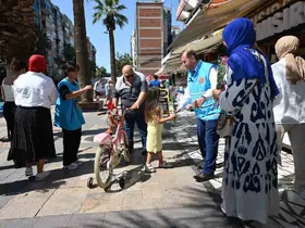 Denizli’de Mevlid Kandili’nde 571 gül dağıtıldı
