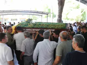 Denizli’de otomobilin çarptığı kadın son yolculuğuna uğurlandı

