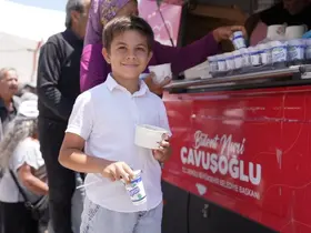 Denizli’de pazar yerlerinde müzik ve ikram sürprizi
