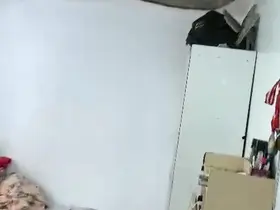Depremde Gaziantep’teki bir evin tavanında kısmi çökme meydana geldi
